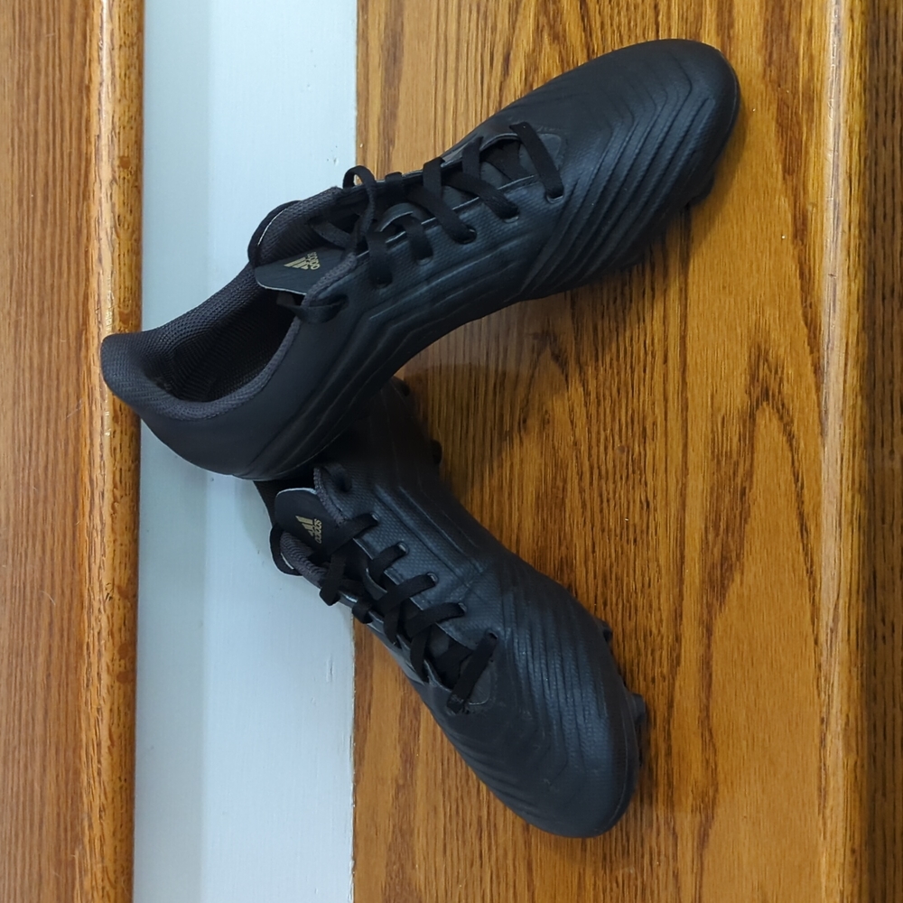 Adidas Predator cleats size 8 black
